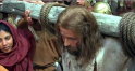 Assistir Jesus carrega sua cruz