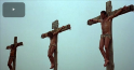 View Deux malfaiteurs crucifiés avec Jésus